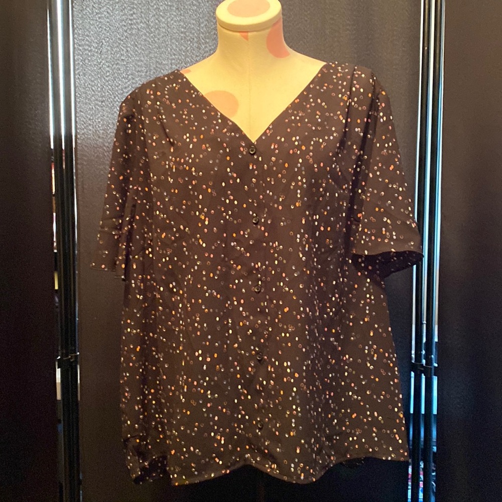 Beautiful Evri Top.  Multi Color Dot Pattern - shirt sleeve